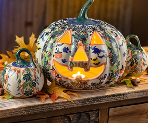 win-a-halloween-pottery-set-from-uno-alla-volta