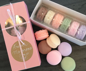 win-10-amazon-gift-card-french-macarons-soap-set