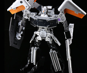 win-a-hasbro-transformers-soundwave-sdcc-exclusive-figure