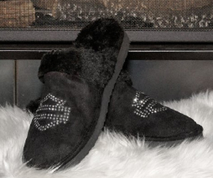 win-one-of-22-pairs-of-slippers-by-harley-davidson