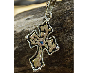 Win-own-Hyo-Silver-cross-pendant.