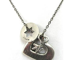 win-the-charming-whitney-howard-story-necklace