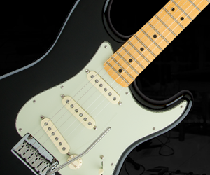 win-signature-fender-stratocaster-guitar