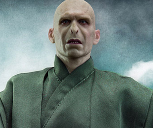 win-the-star-ace-lord-voldemort-sixth-scale-figure