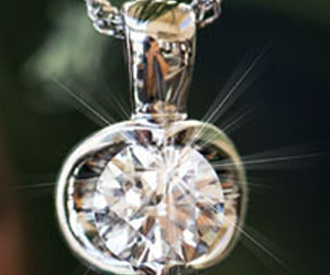 win-a-canadian-rocks-diamond-pendant