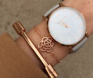 Win-the-Delicate-Rose-Bracelet