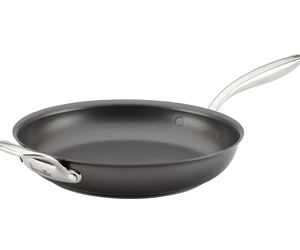 Win-Breville-Thermal-Pro-Hard-Anodized-12.5-Skillet-Giveaway