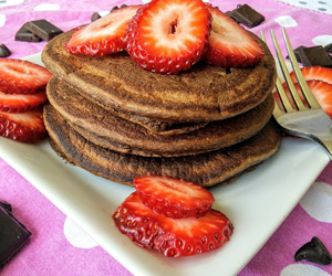 Win-Dairy-Free-Vegetarian-Chocolate-Protein-Pancakes